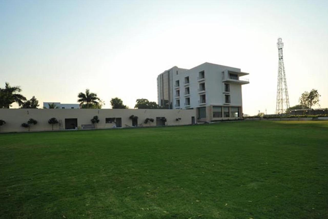 Hotel Krsna Lila By The Blues Sānand Exteriér fotografie