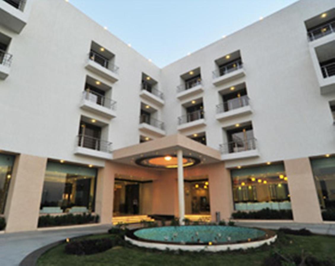 Hotel Krsna Lila By The Blues Sānand Exteriér fotografie