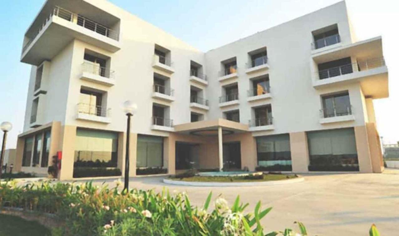 Hotel Krsna Lila By The Blues Sānand Exteriér fotografie